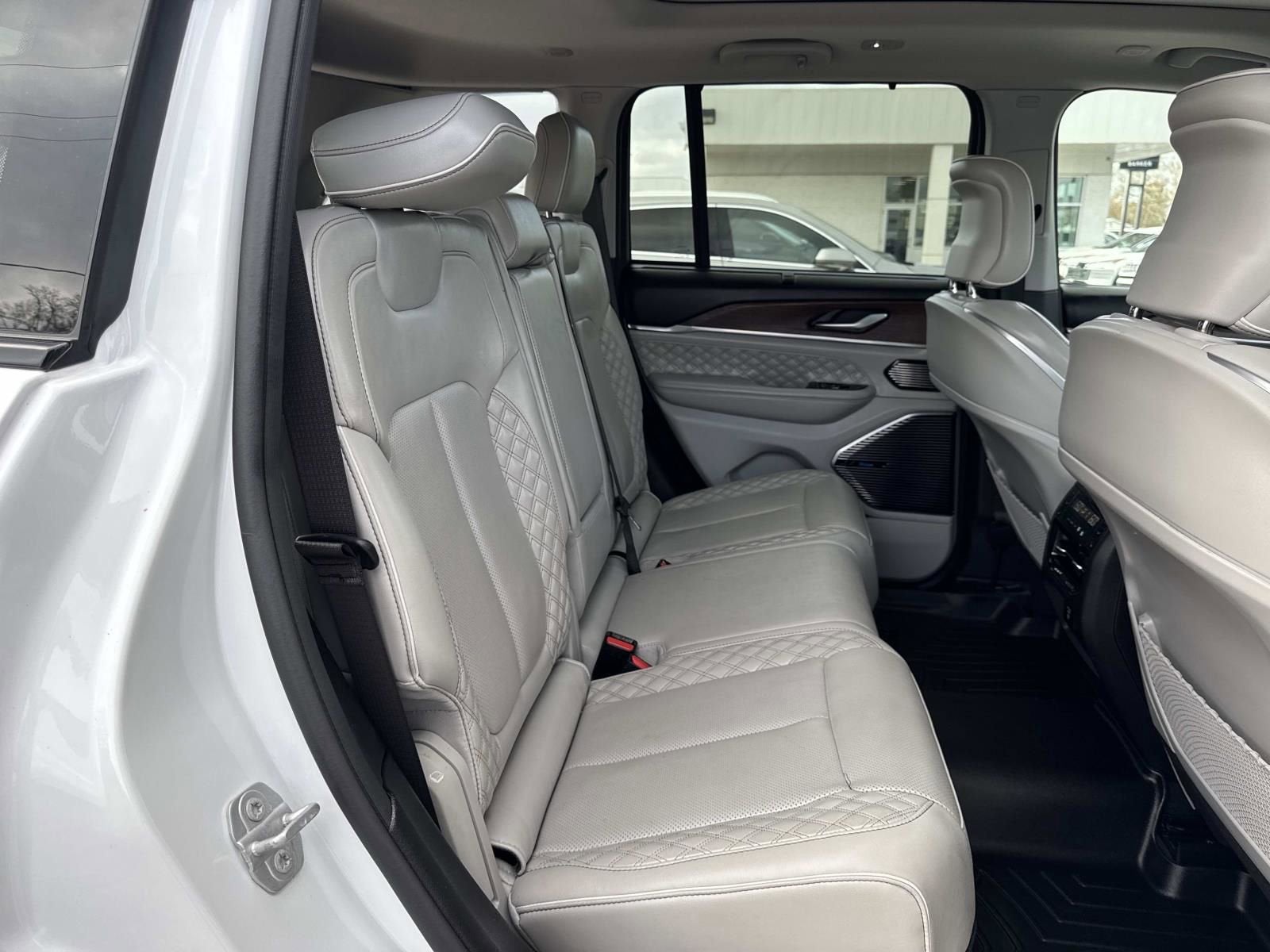 2022 Jeep Grand Cherokee Summit