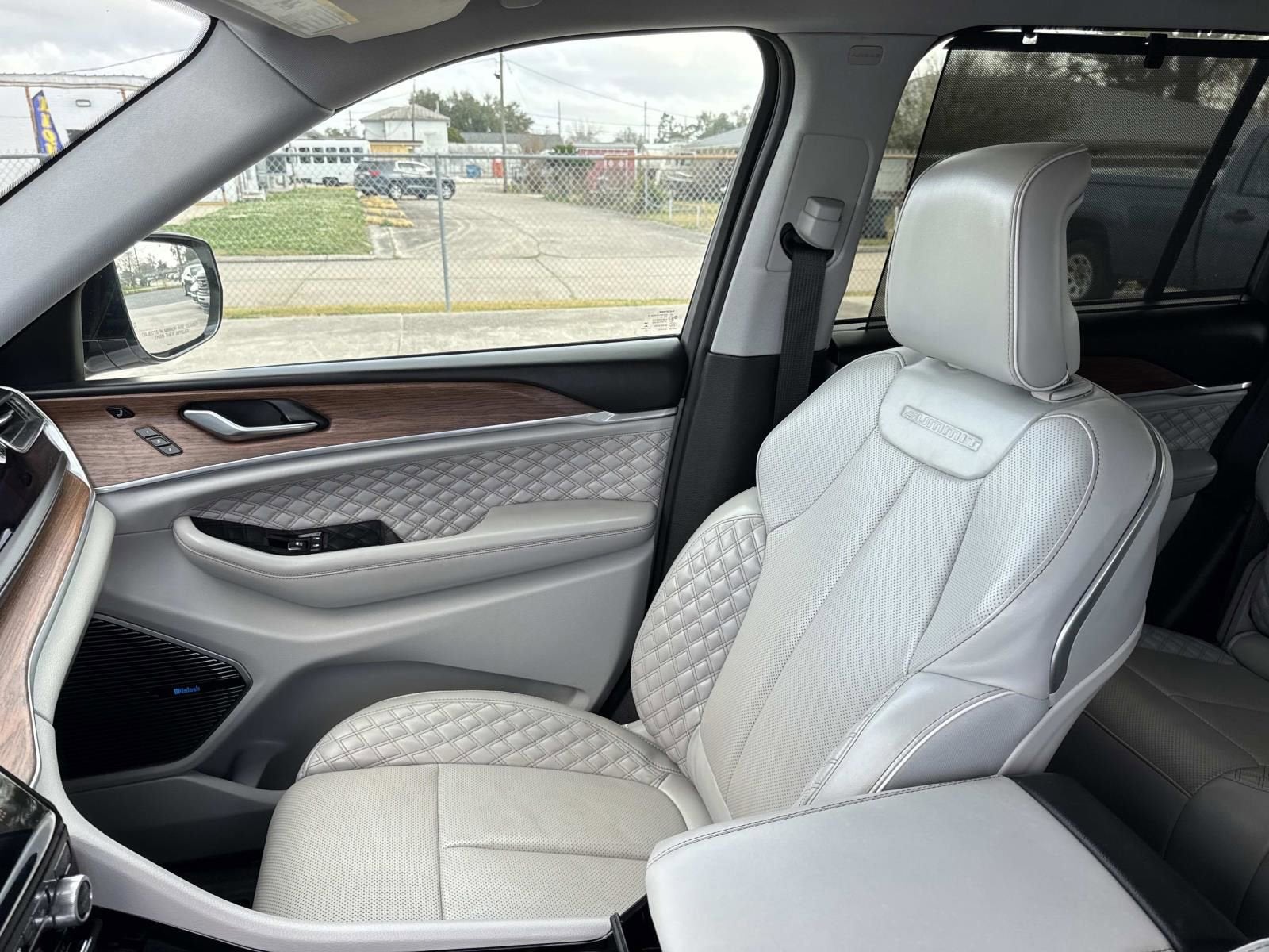 2022 Jeep Grand Cherokee Summit