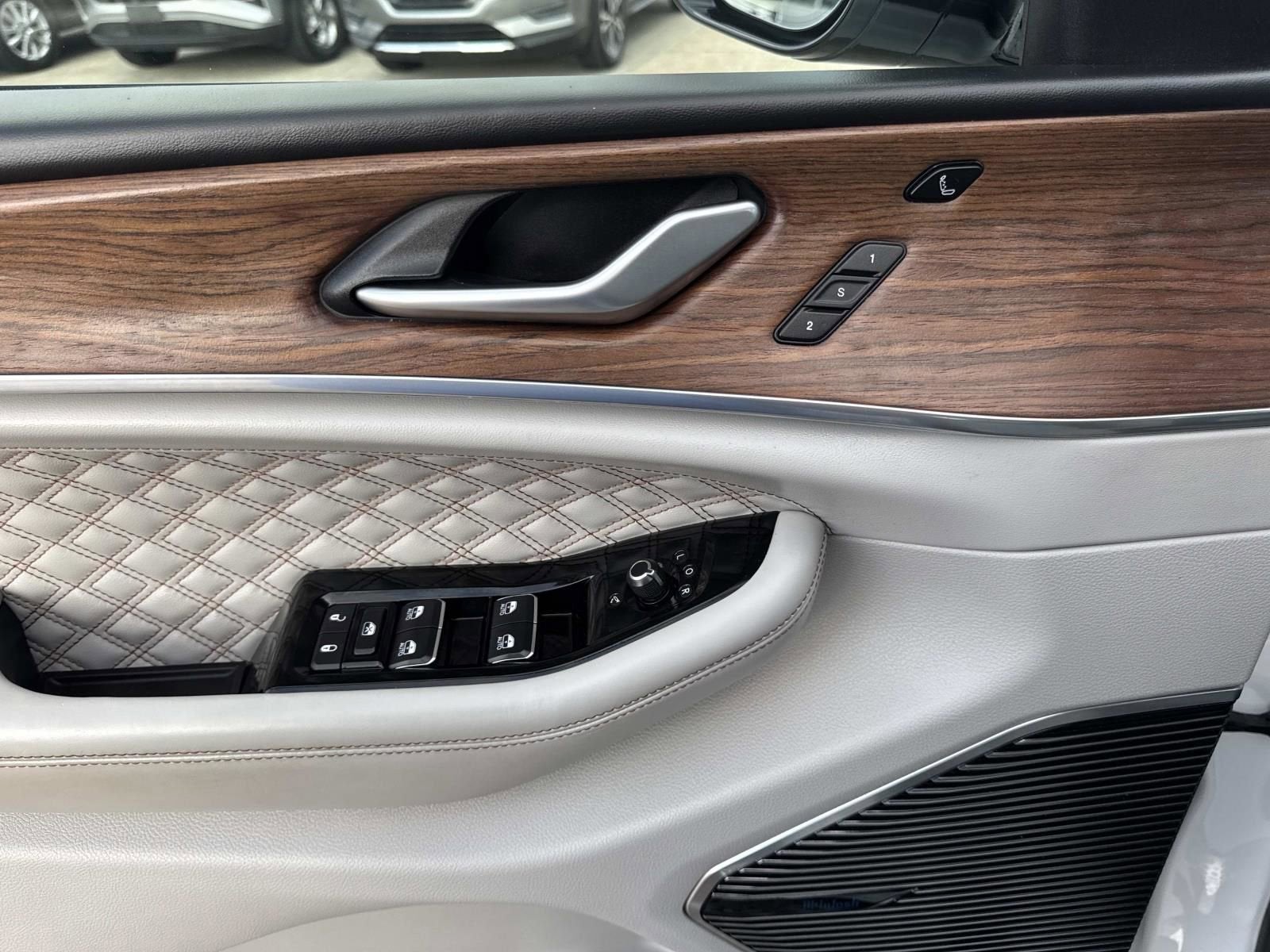 2022 Jeep Grand Cherokee Summit