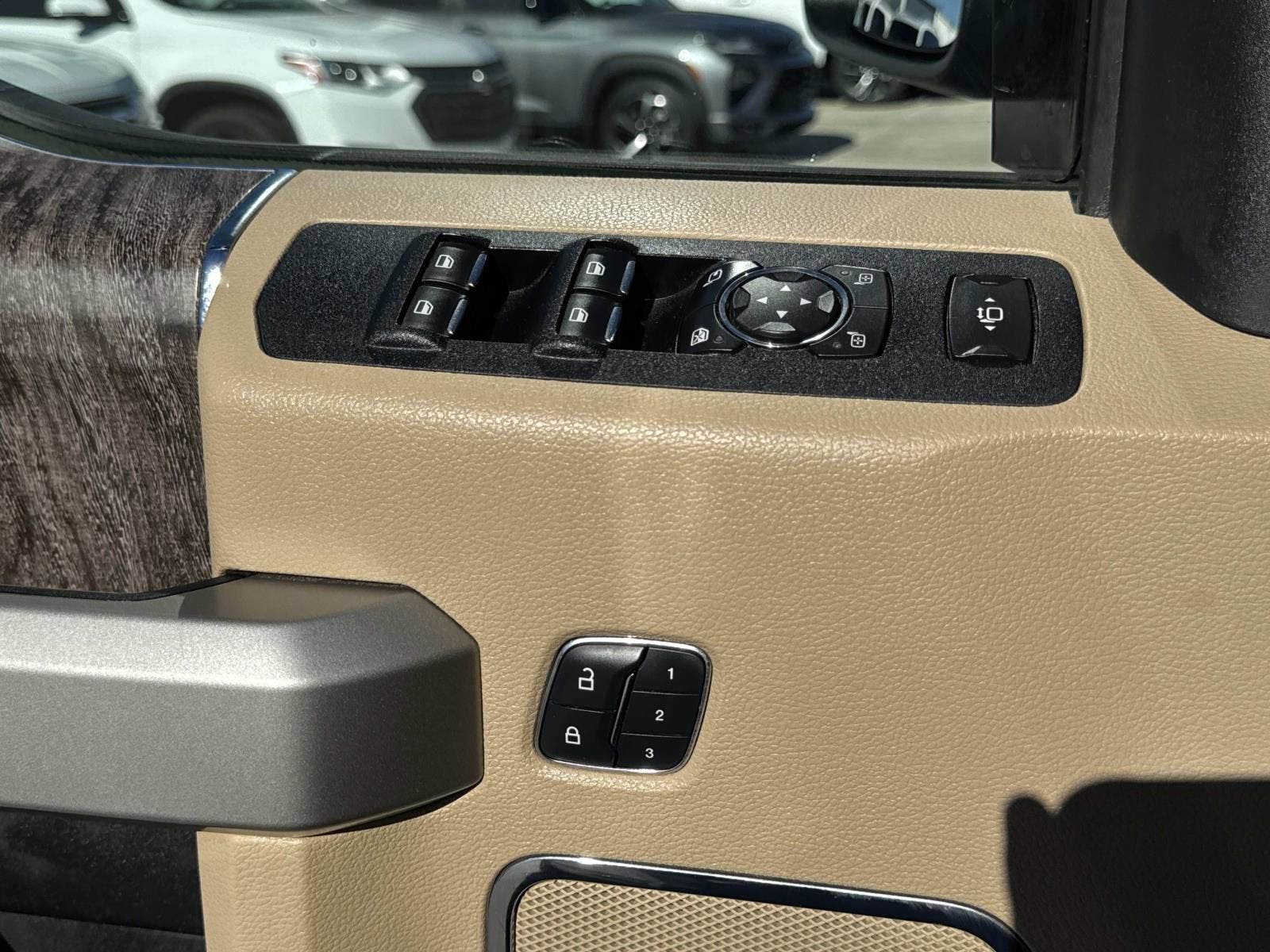 2017 Ford Super Duty F-250 SRW Lariat