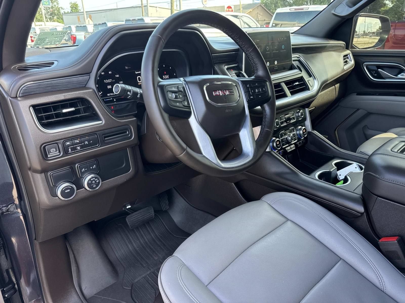 2023 GMC Yukon SLT