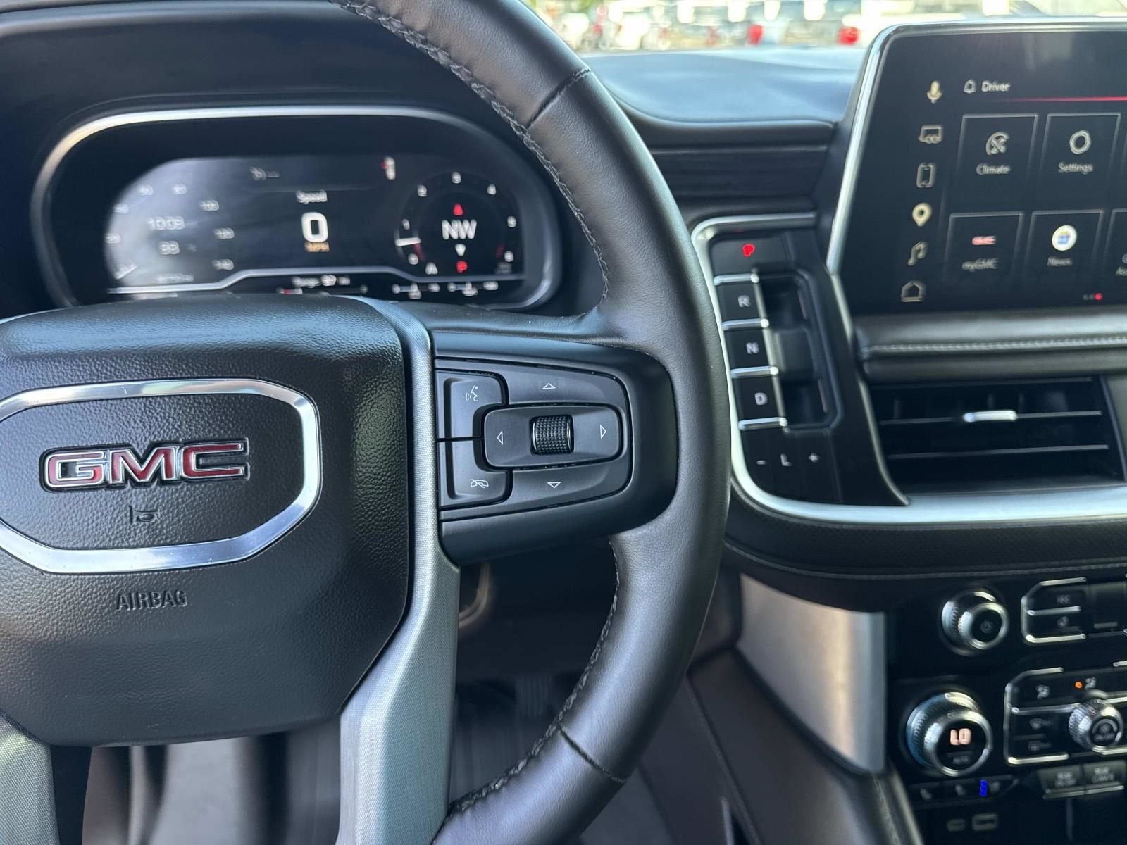 2023 GMC Yukon SLT
