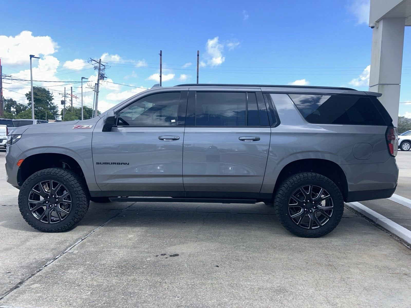 2021 Chevrolet Suburban 4WD 1500 Z71's photo