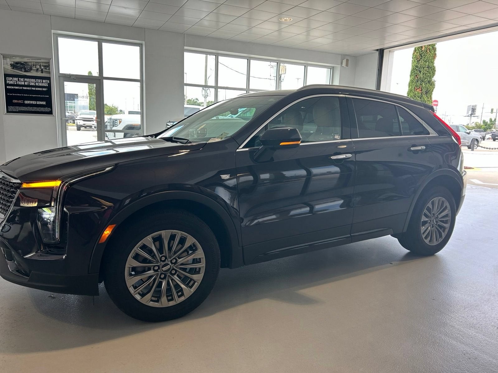 2024 Cadillac XT4 Premium Luxury
