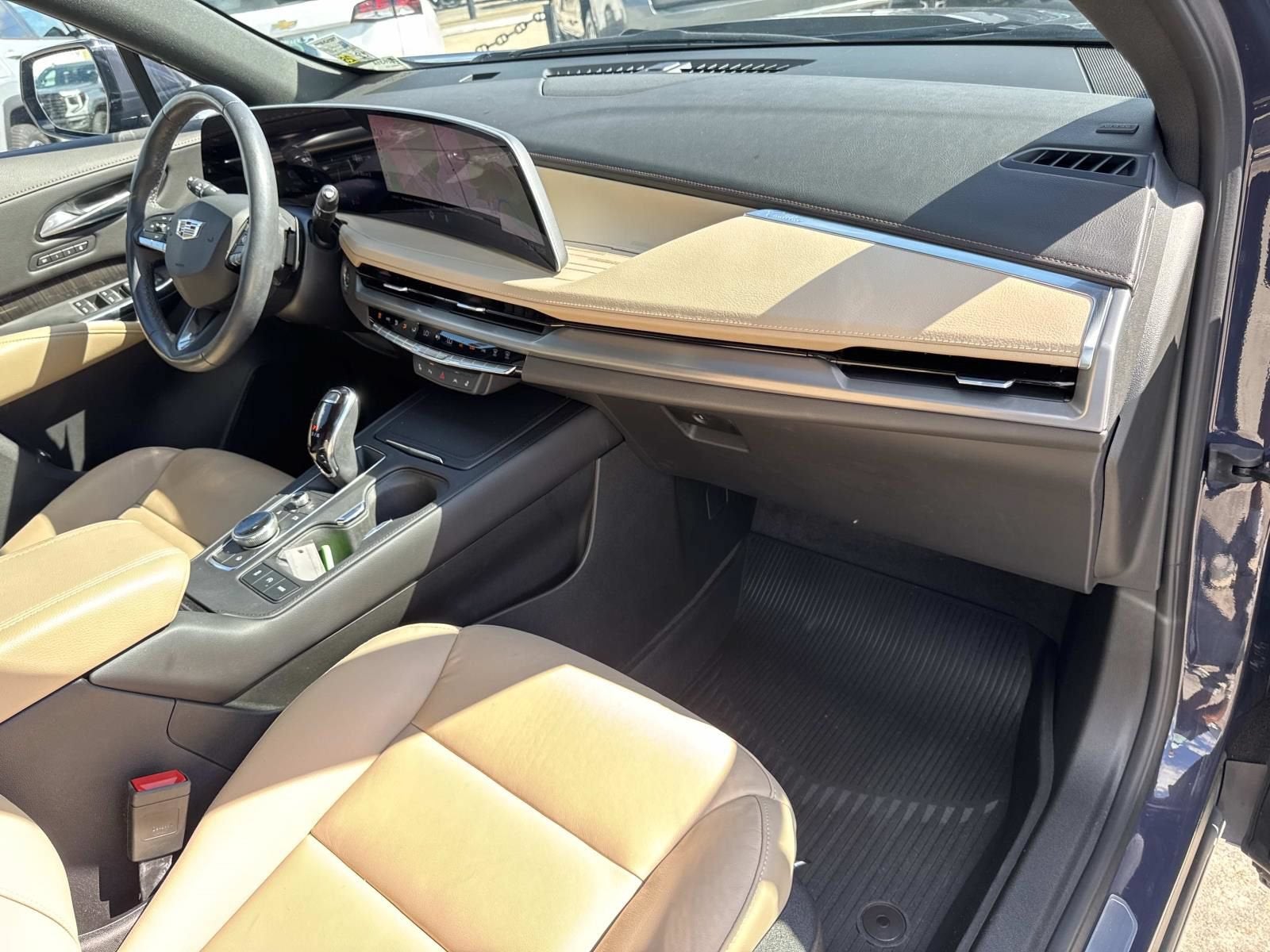 2024 Cadillac XT4 Premium Luxury