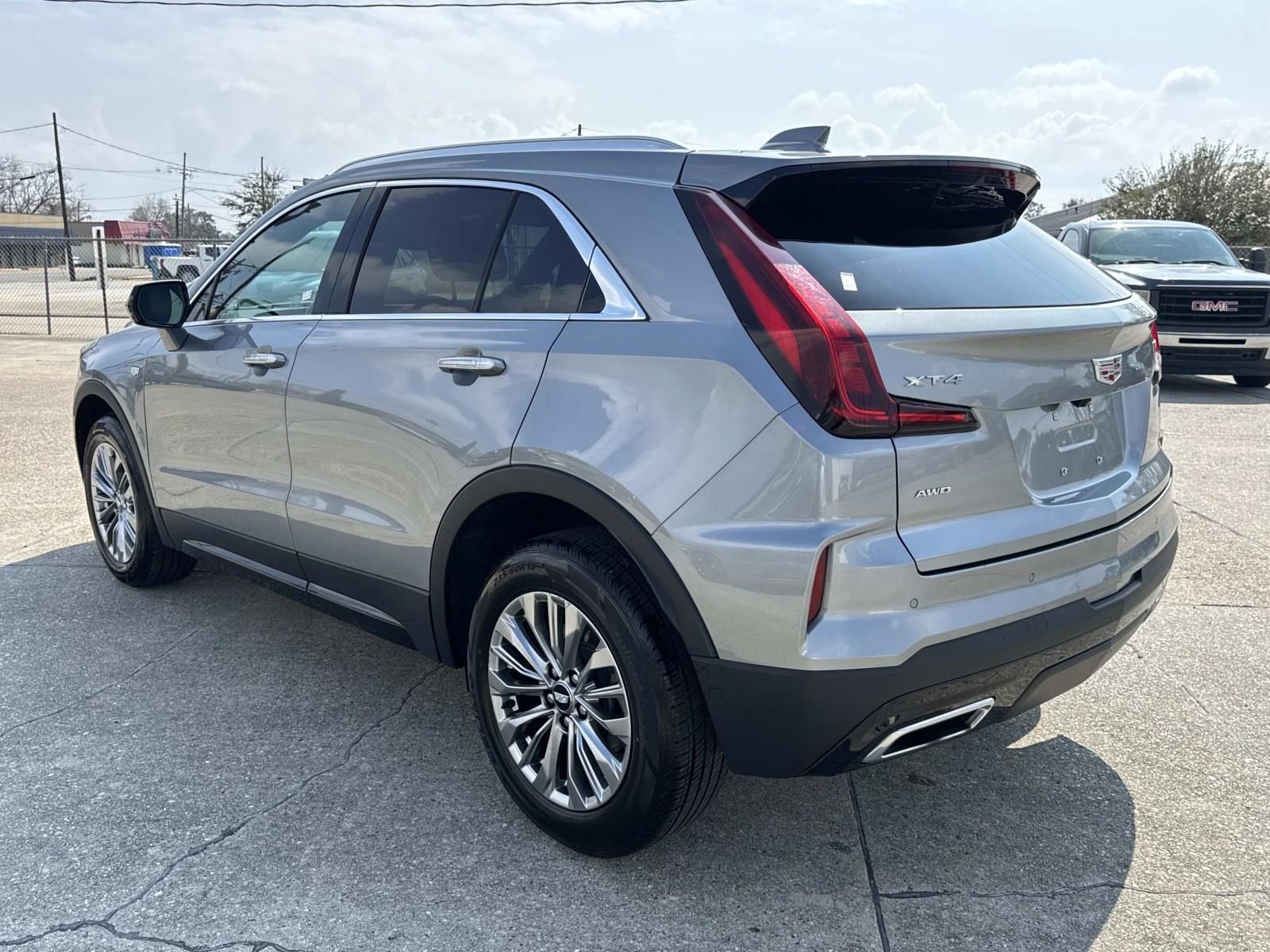 2024 Cadillac XT4 Premium Luxury