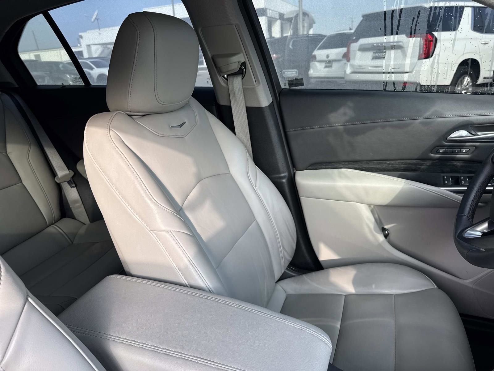 2022 Cadillac XT4 Premium Luxury