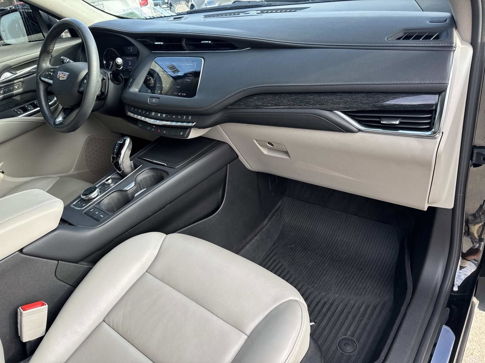 2022 Cadillac XT4 Premium Luxury