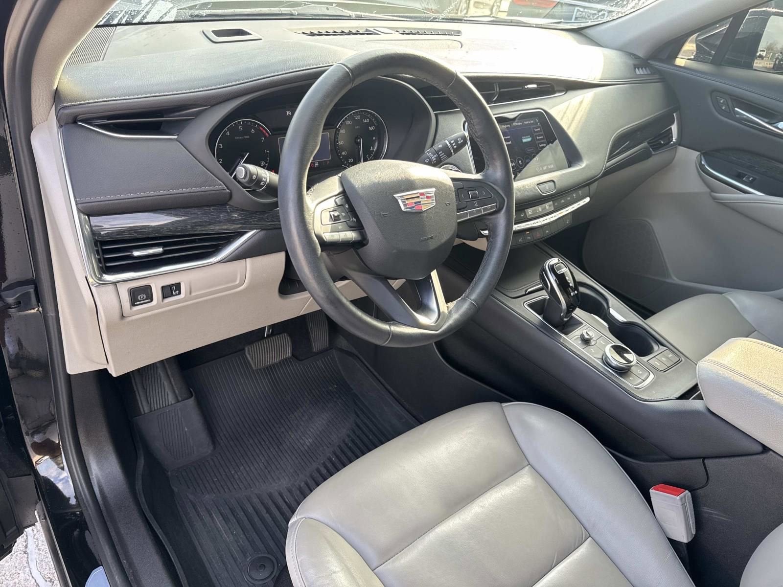 2022 Cadillac XT4 Premium Luxury