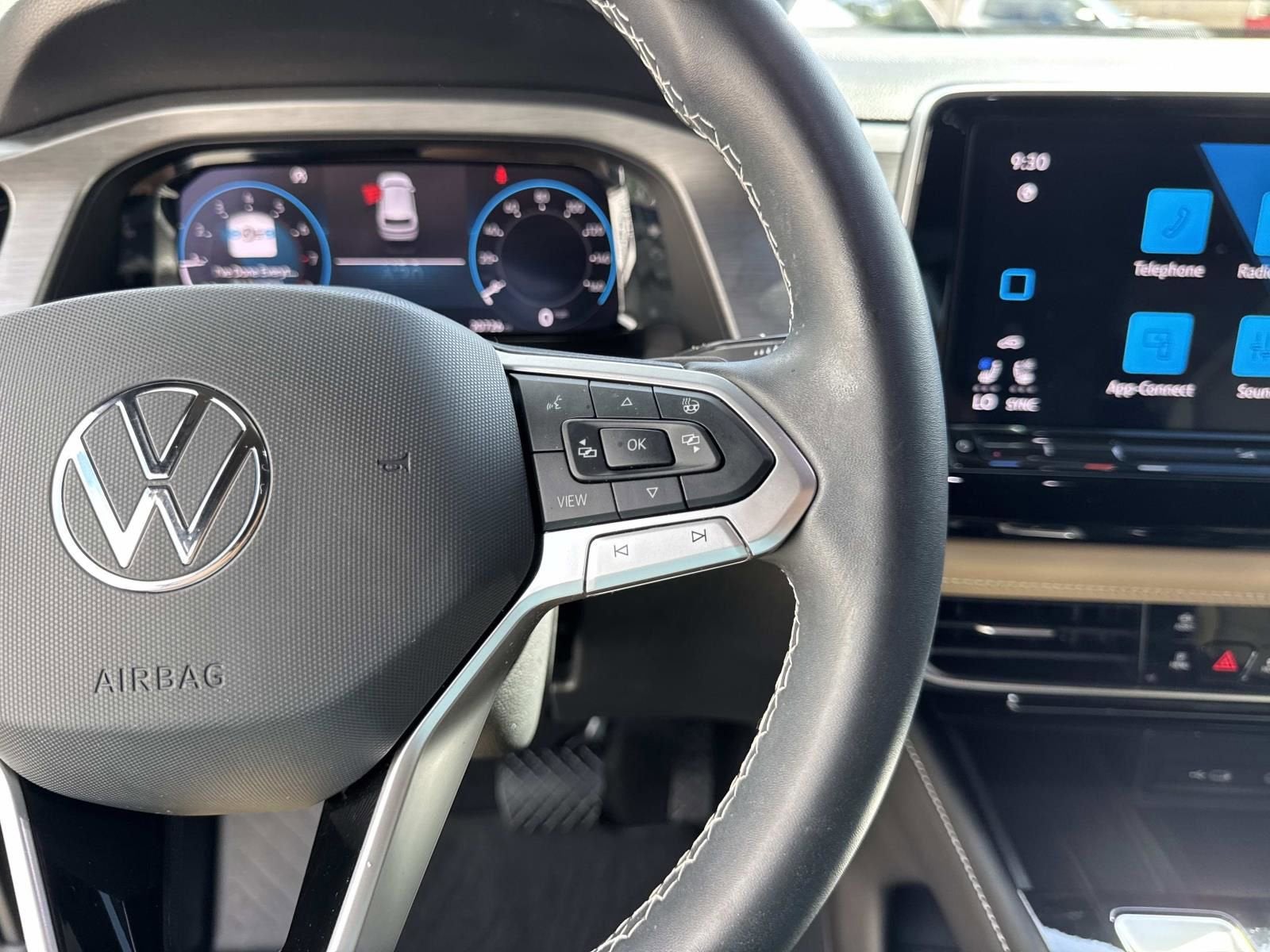 2024 Volkswagen Atlas Cross Sport 2.0T SE w/Technology