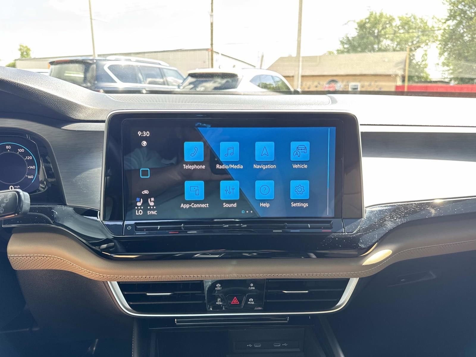 2024 Volkswagen Atlas Cross Sport 2.0T SE w/Technology