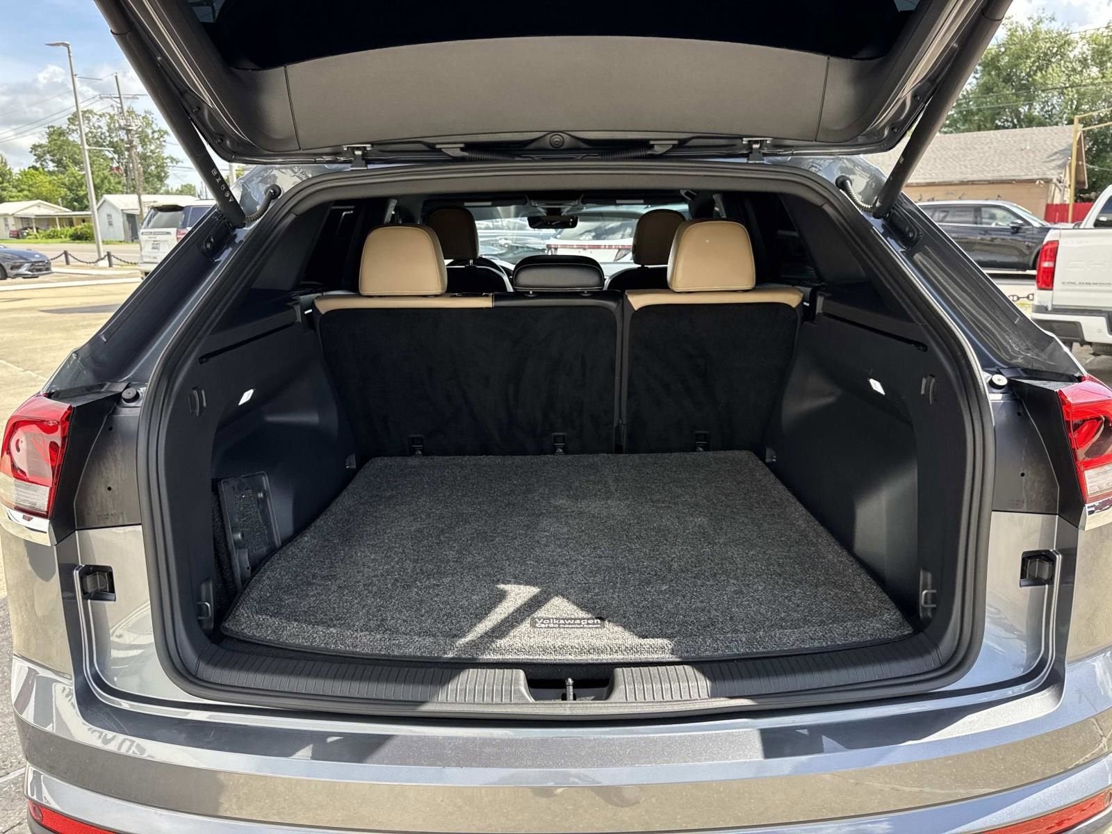 2024 Volkswagen Atlas Cross Sport 2.0T SE w/Technology