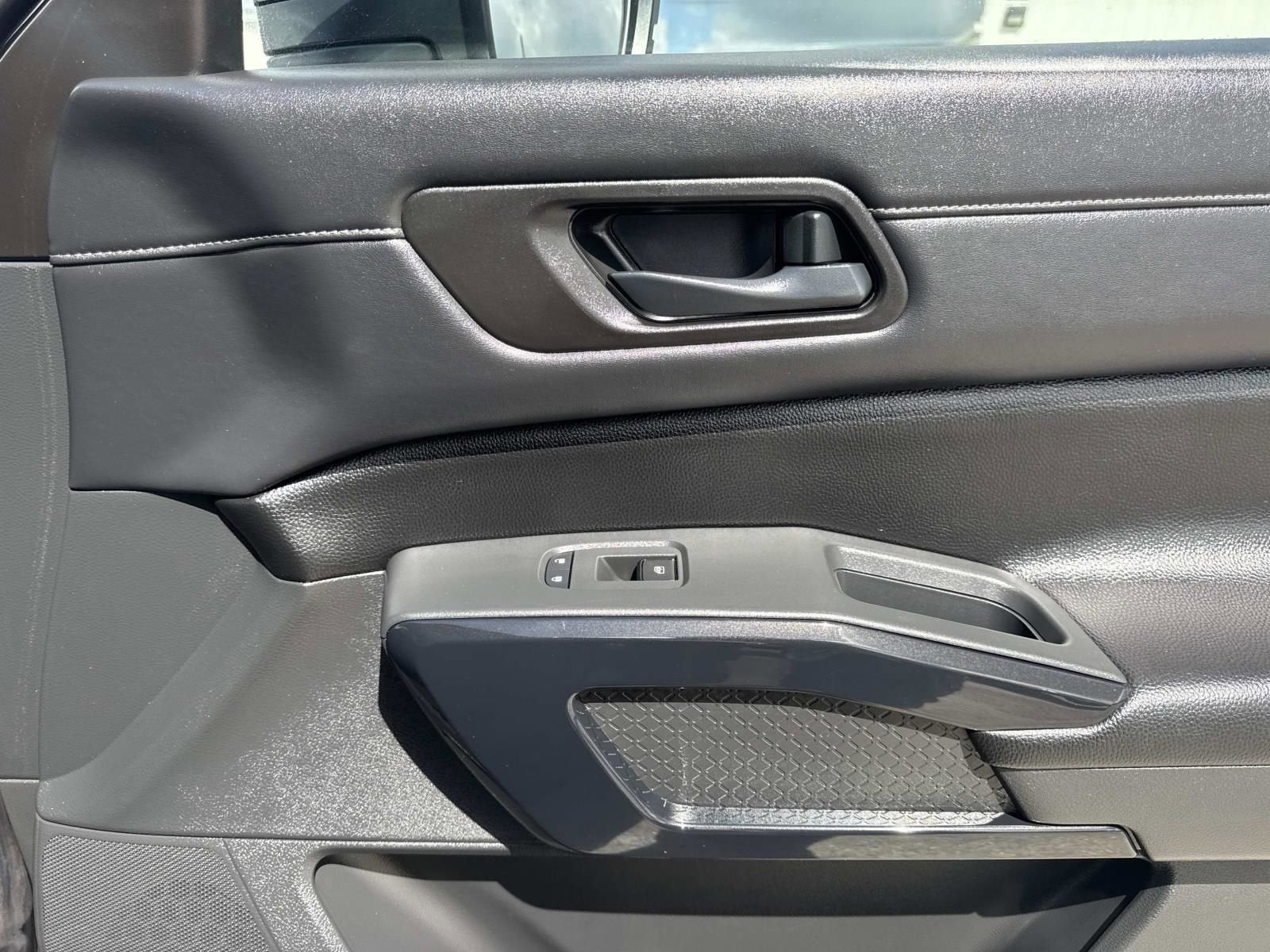 2023 Nissan Pathfinder SV FWD