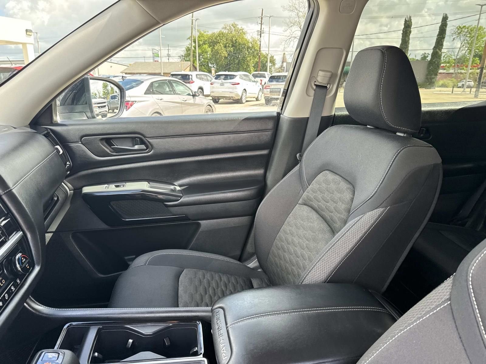 2023 Nissan Pathfinder SV FWD