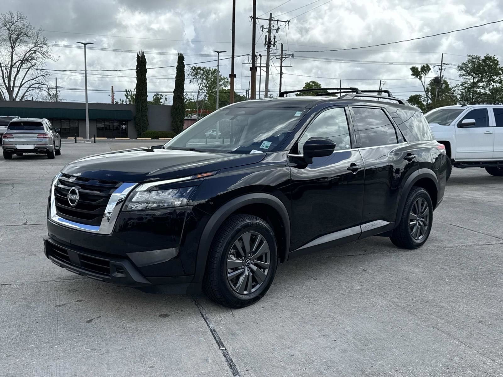 2023 Nissan Pathfinder SV FWD