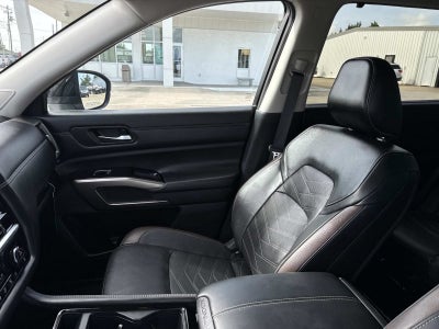 2024 Nissan Pathfinder Platinum FWD