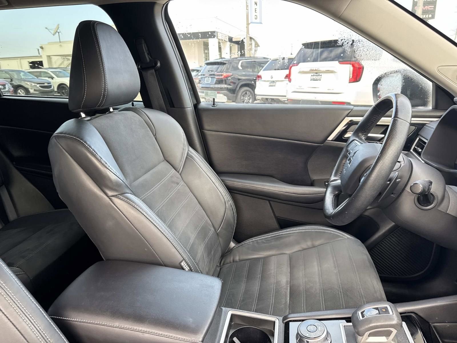 2022 Mitsubishi Outlander SE