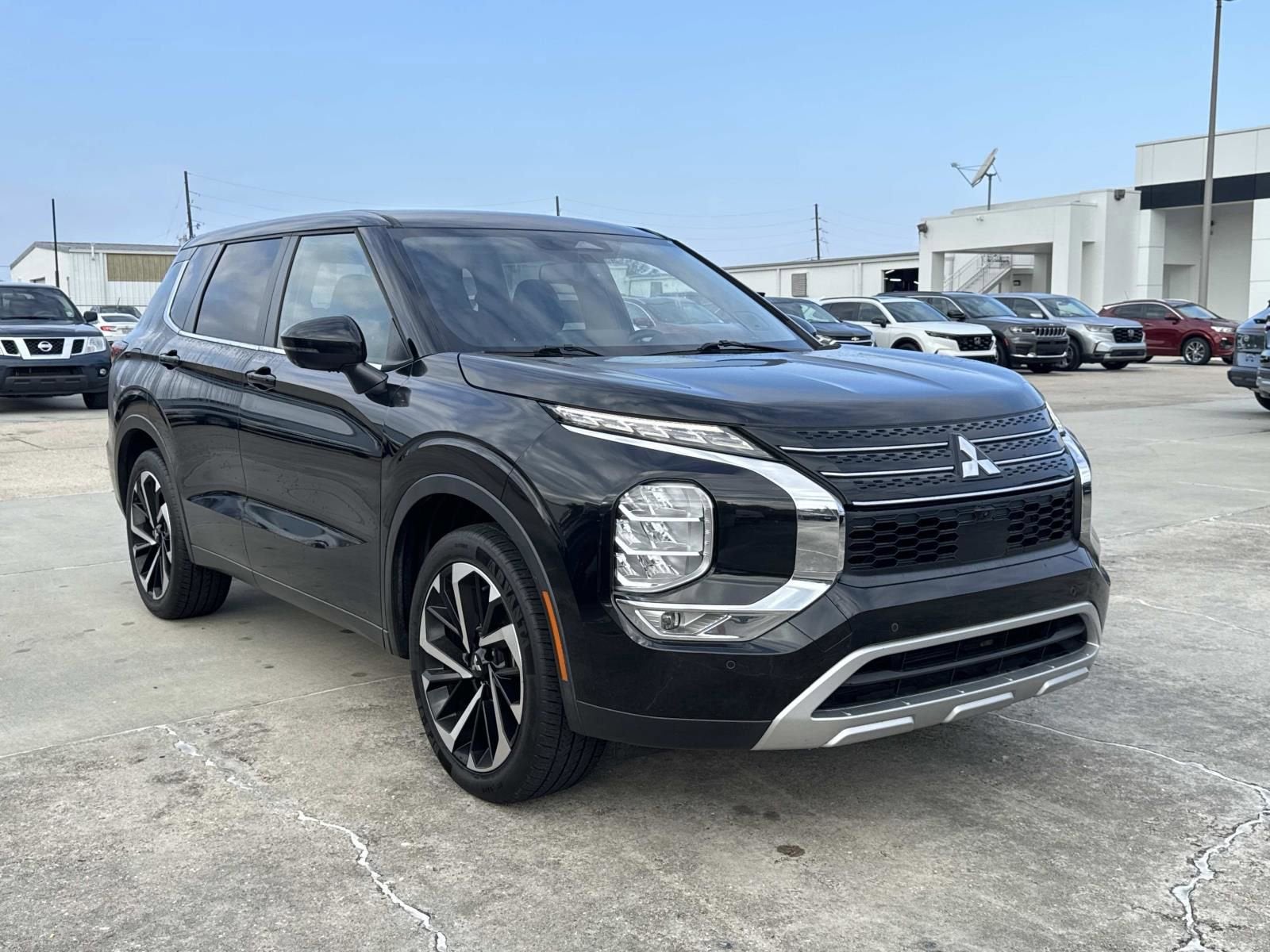 2022 Mitsubishi Outlander SE