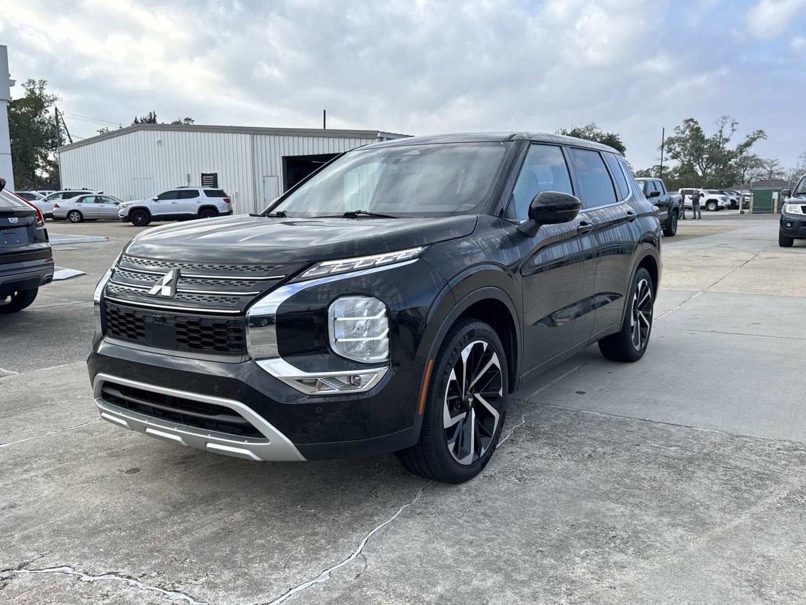 2022 Mitsubishi Outlander SE