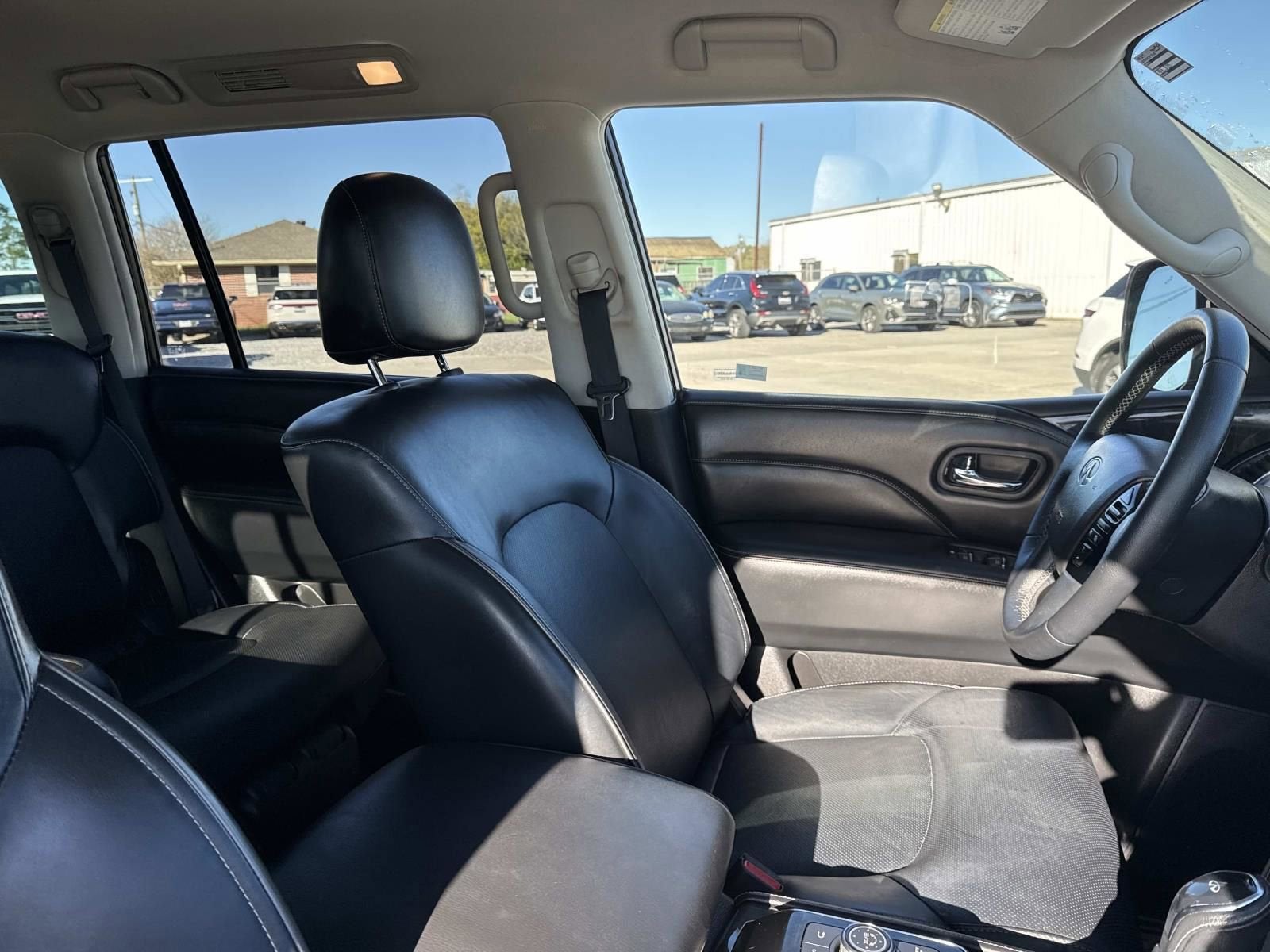 2023 INFINITI QX80 LUXE