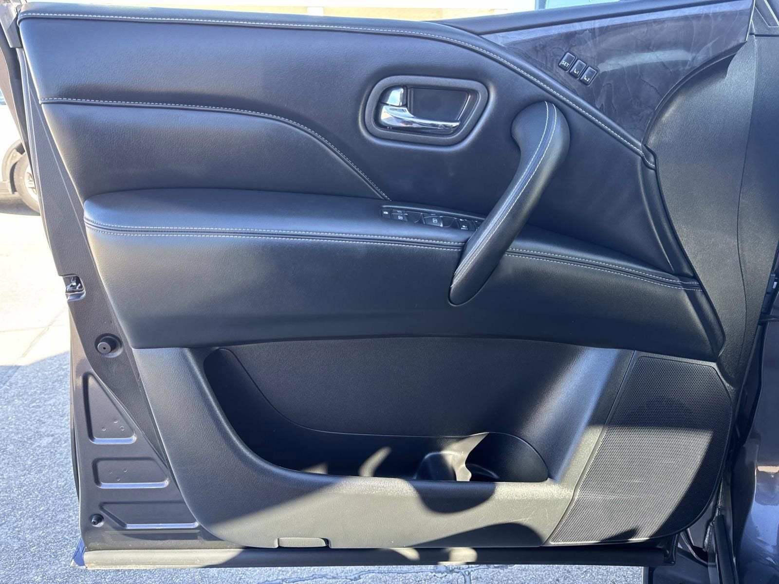 2023 INFINITI QX80 LUXE