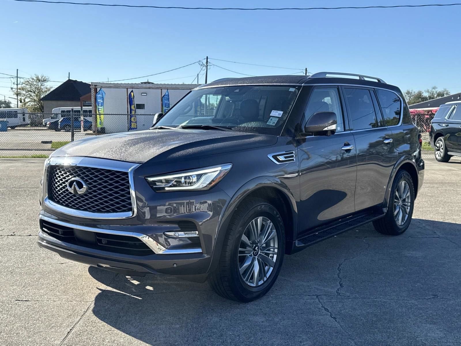 2023 INFINITI QX80 LUXE