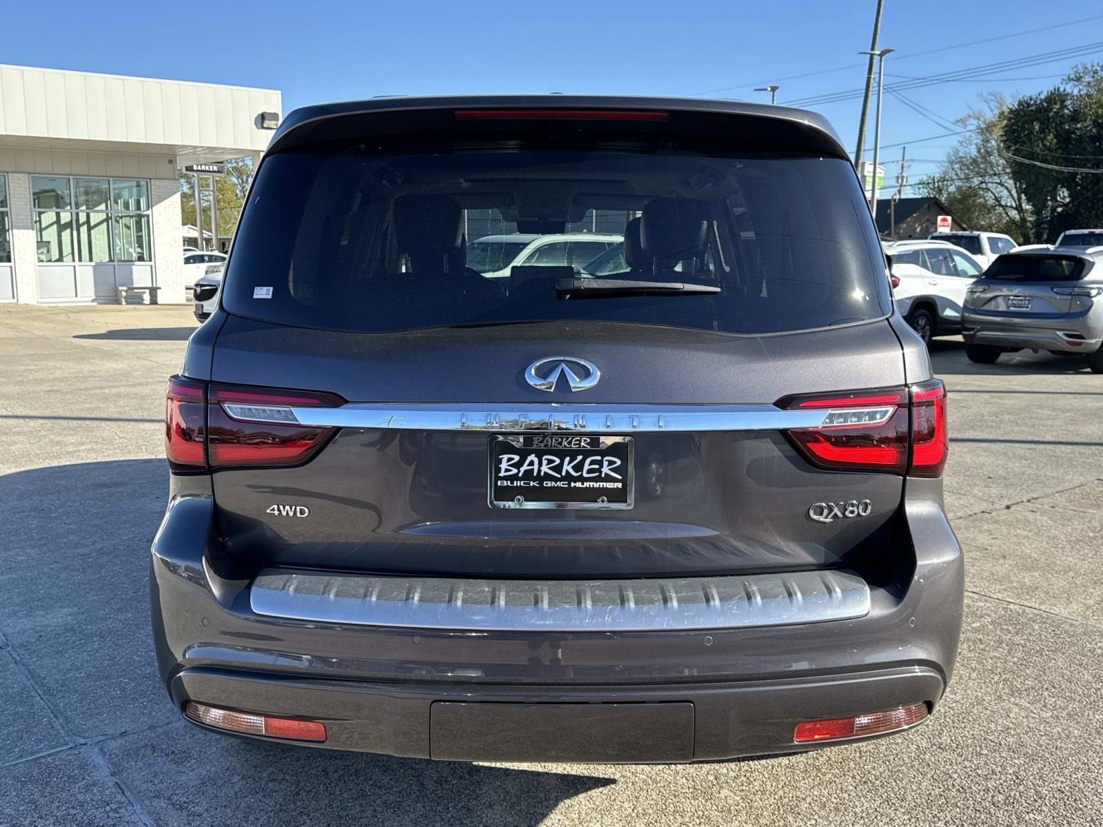 2023 INFINITI QX80 LUXE